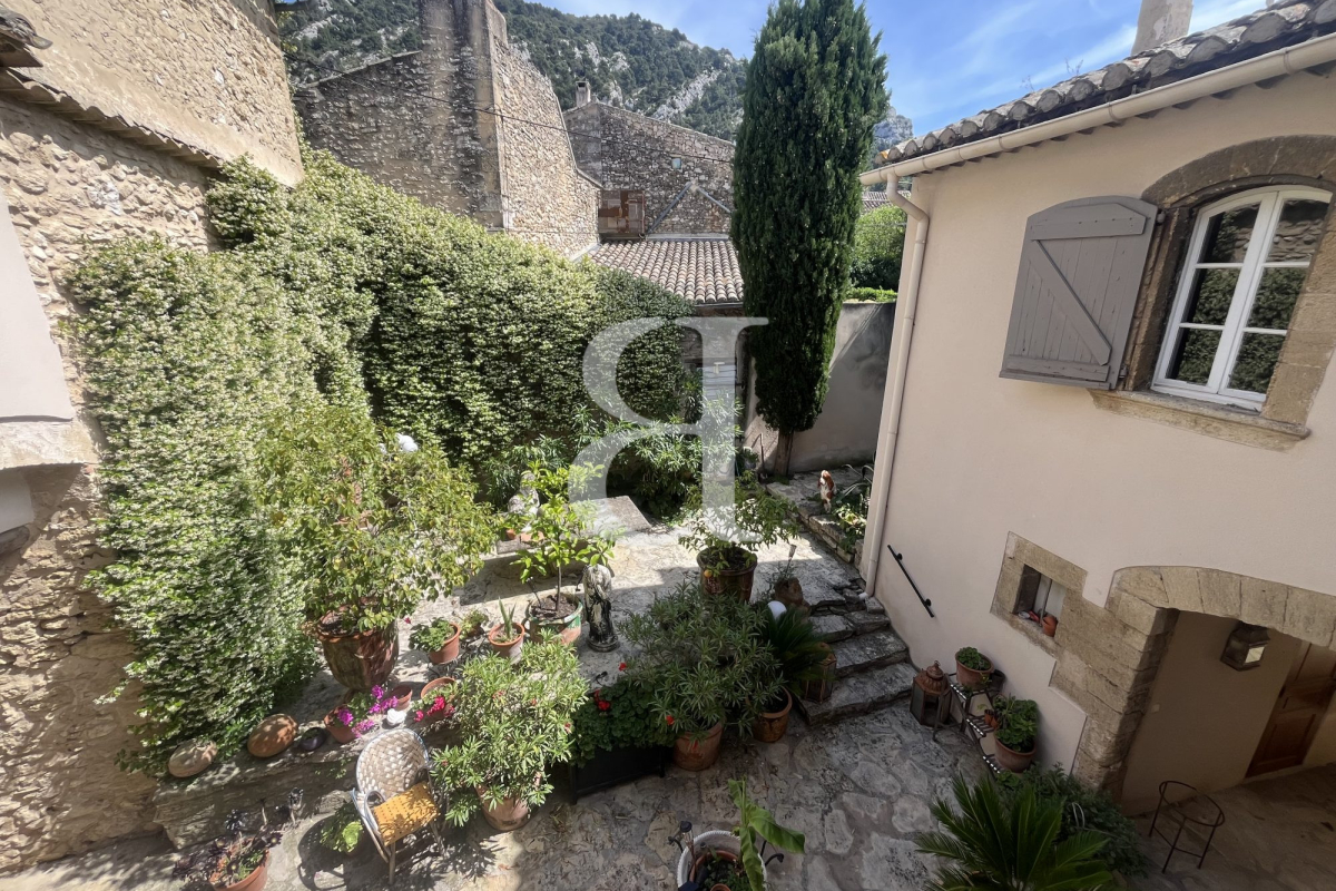 Luxury House for sale in Robion, 850 000 €, Photo 2