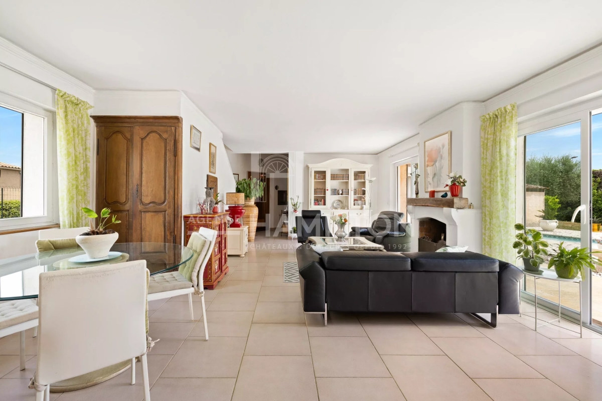 Maison de luxe à vendre à Châteauneuf-Grasse, 750 000 €, Photo 3