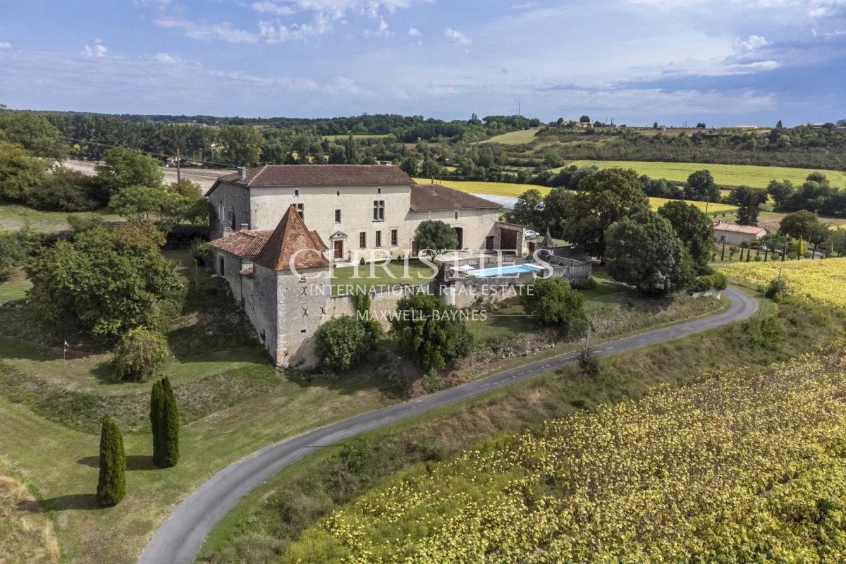 Luxury House for sale in Chalais, 900 000 €, Photo 3