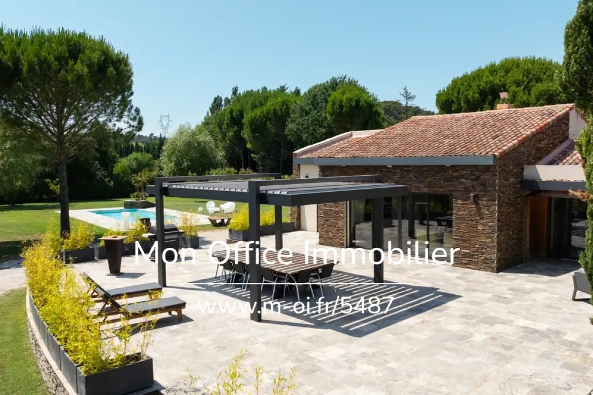 Luxury House for sale in Bouc-Bel-Air, 1 400 000 €, Photo 1