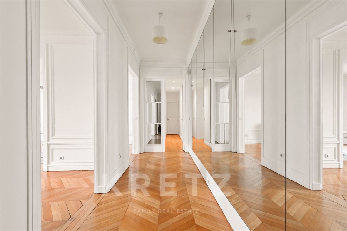 Luxury Apartment for sale in Paris 7Ème, 1 340 000 €, Photo 4