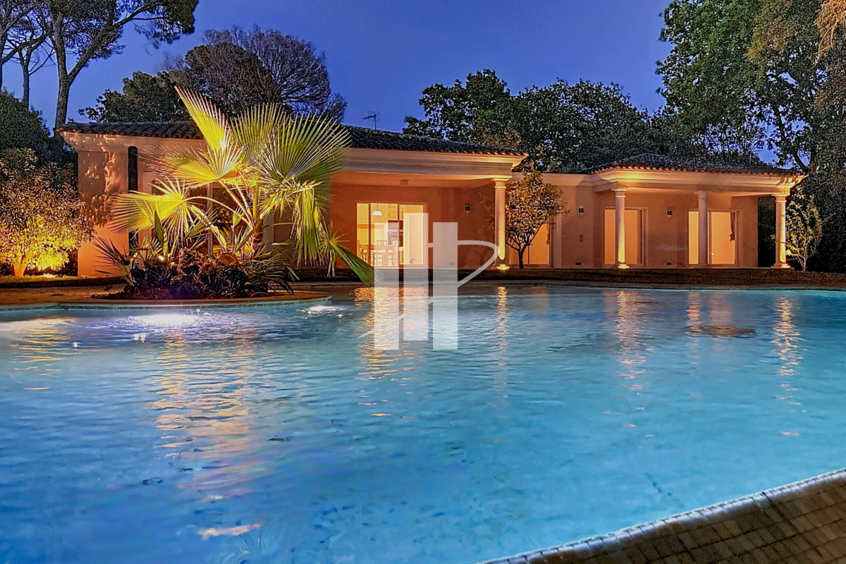 Maison de luxe à vendre à Saint-Raphaël, 1 360 000 €, Photo 1