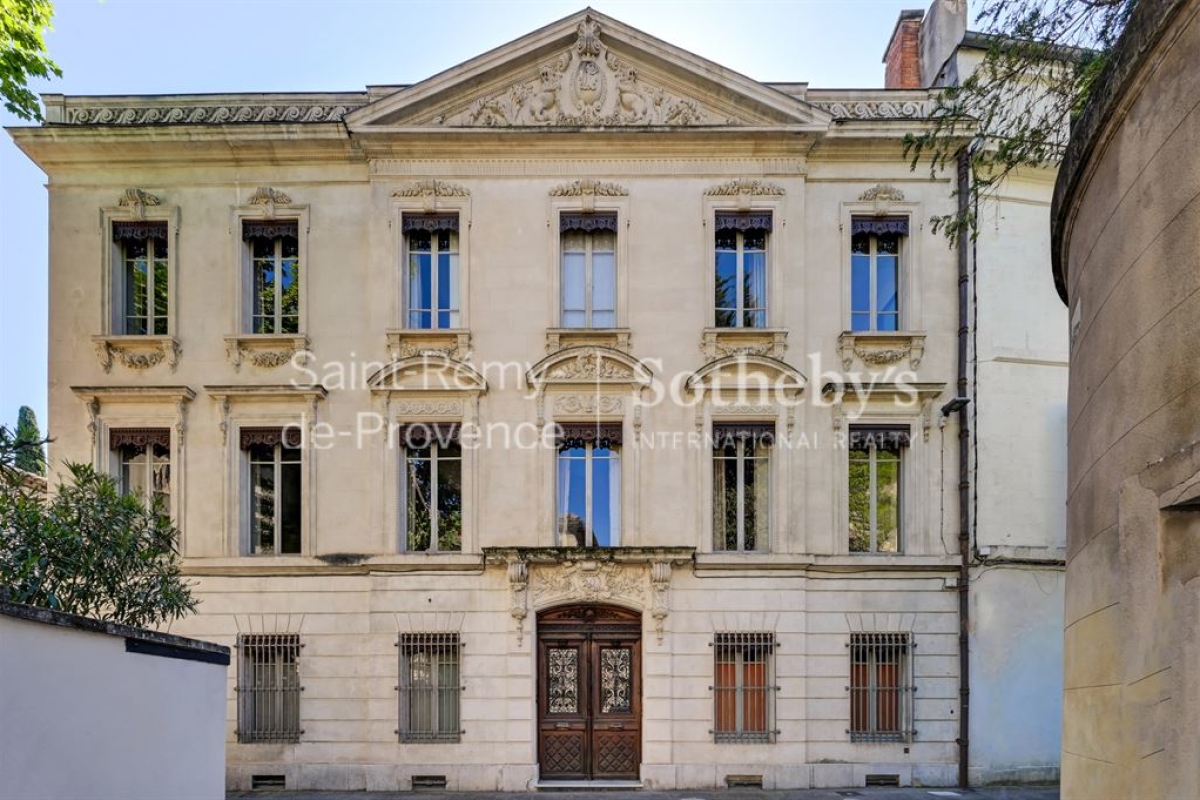 Maison de luxe à vendre à Avignon, 2 500 000 €, Photo 1