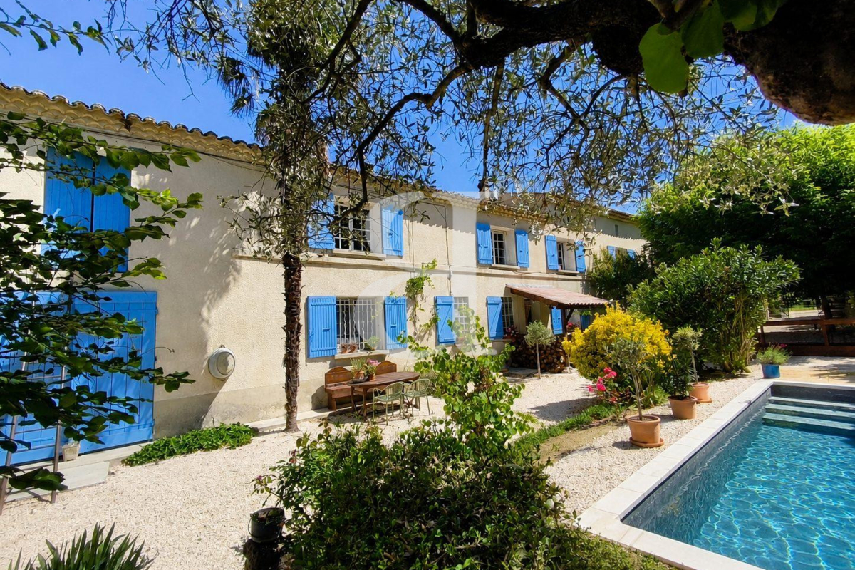 Maison de luxe à vendre à Sainte-Cécile-les-Vignes, 695 000 €, Photo 1