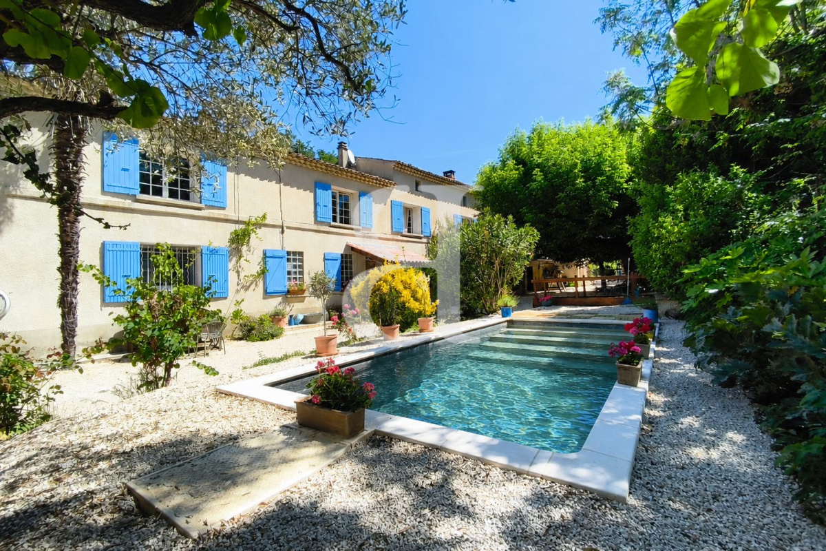 Maison de luxe à vendre à Sainte-Cécile-les-Vignes, 695 000 €, Photo 2