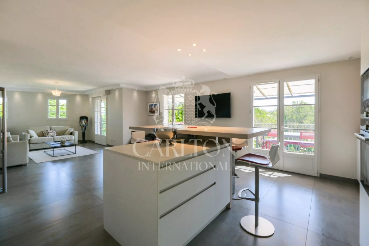 Luxury Apartment for sale in Saint-Tropez, 2 450 000 €, Photo 3