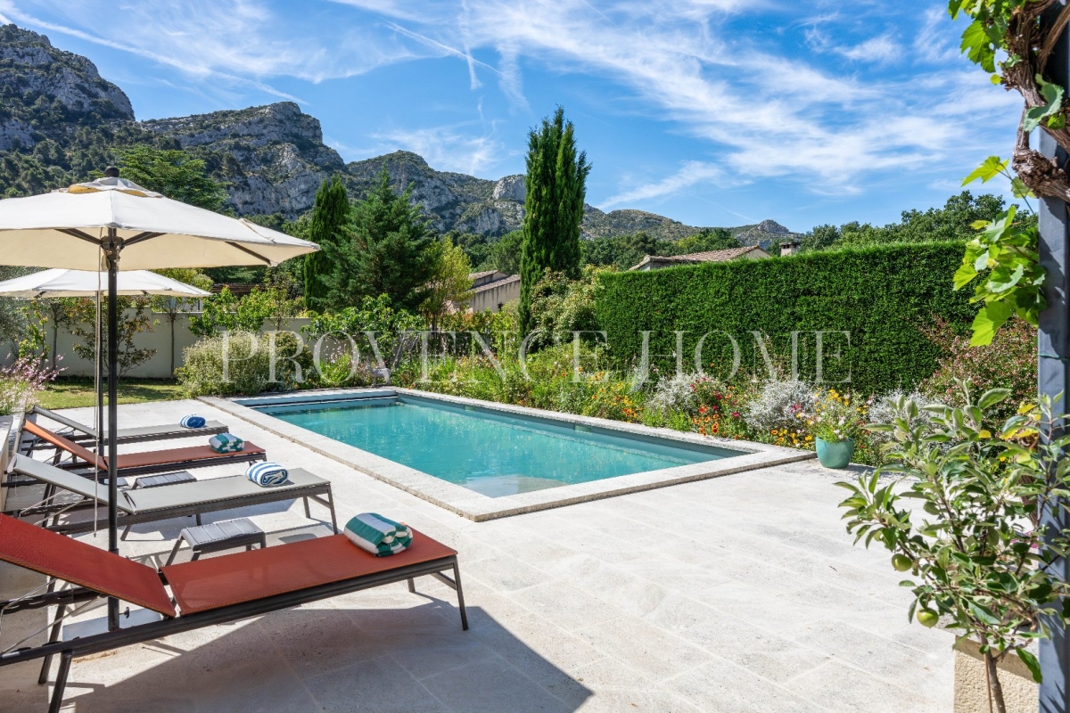 Maison de luxe à vendre à Robion, 740 000 €, Photo 2