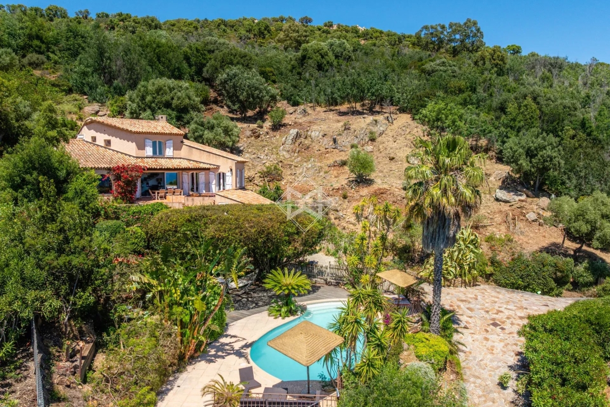 Maison de luxe à vendre à Bormes-les-Mimosas, 1 885 000 €, Photo 2
