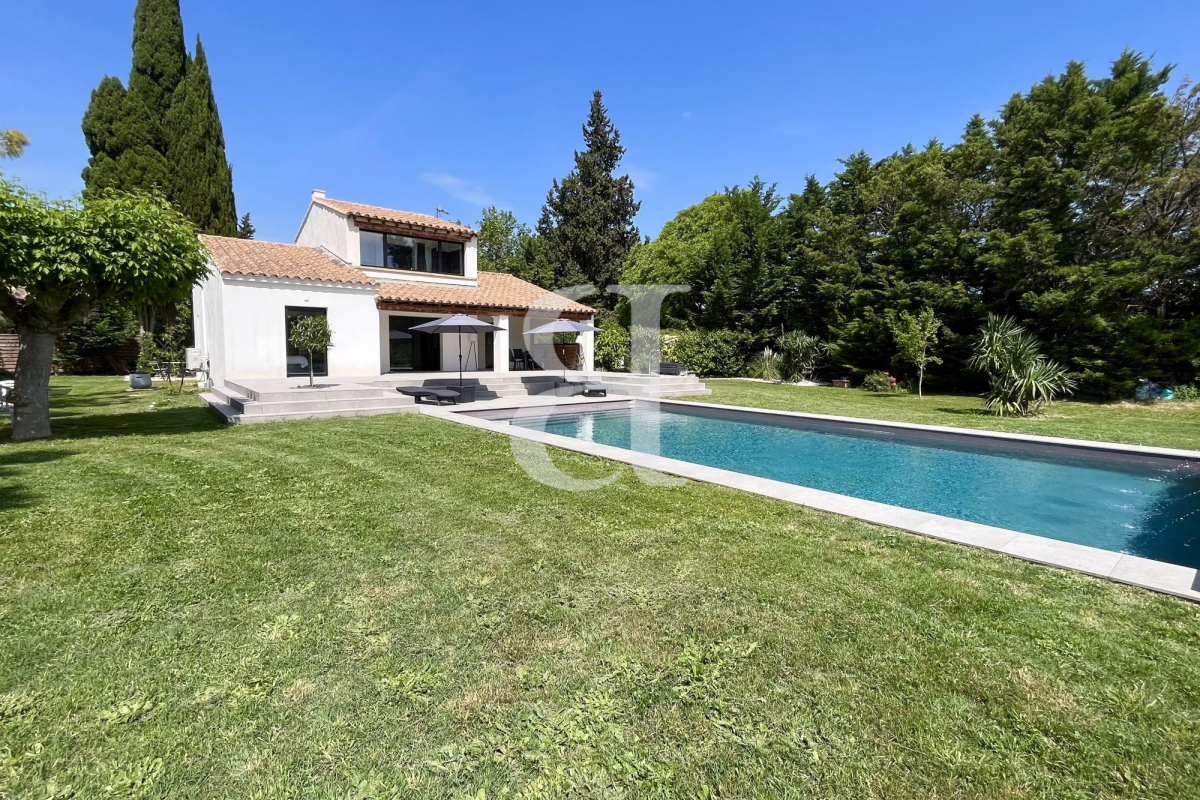 Maison de luxe à vendre à Saint Étienne-du-Grès, 498 000 €, Photo 3