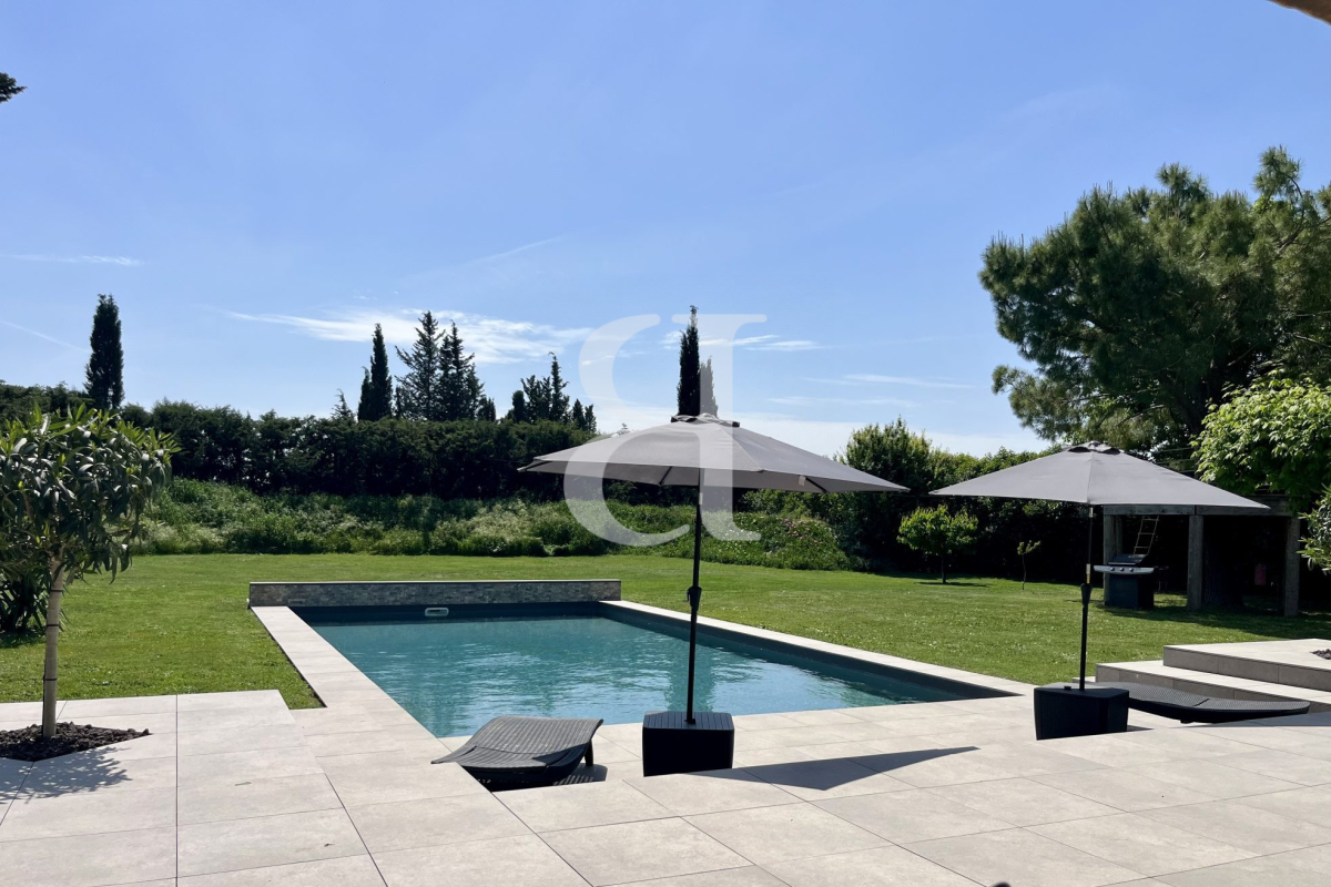 Maison de luxe à vendre à Saint Étienne-du-Grès, 498 000 €, Photo 5