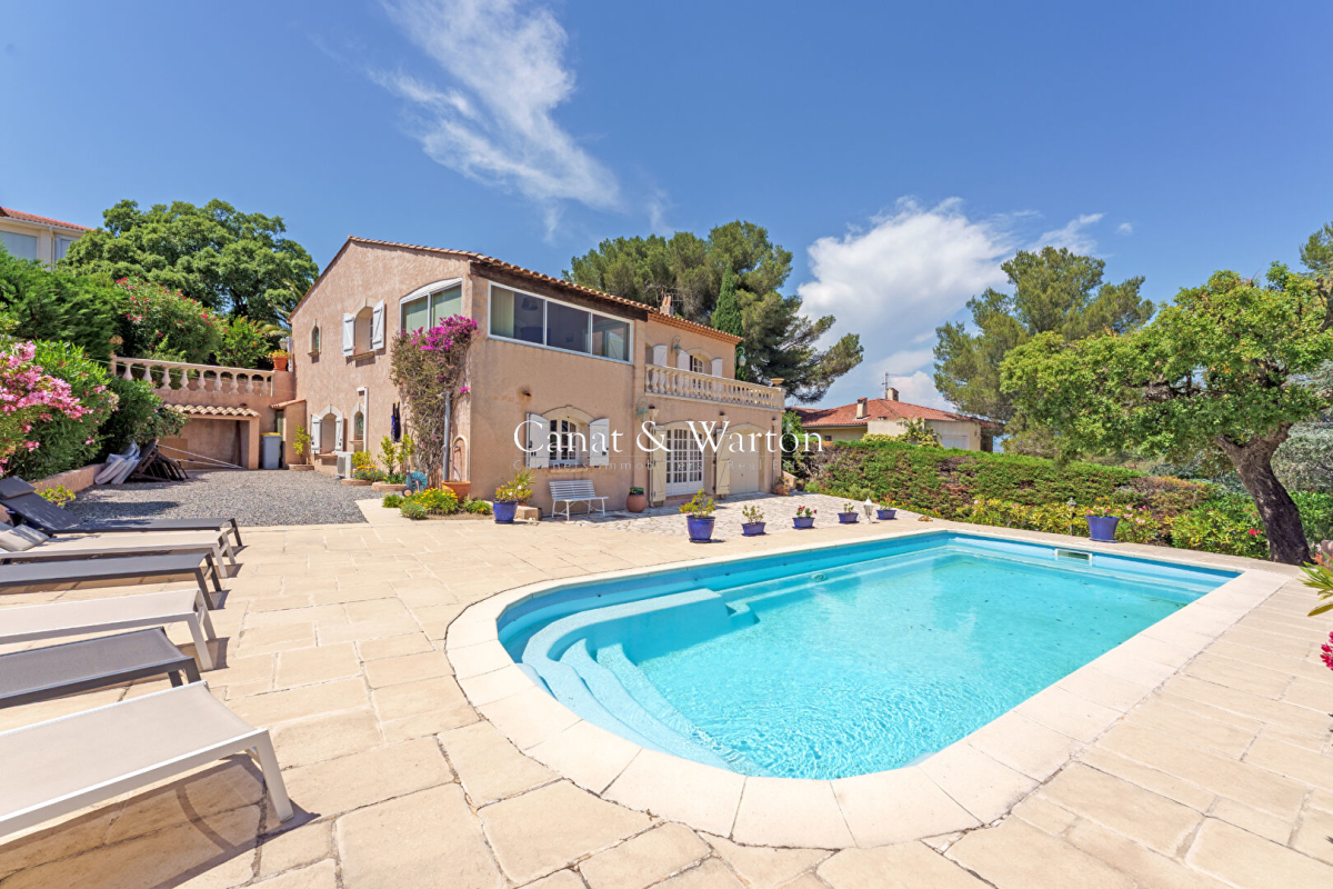 Maison de luxe à vendre à Saint-Aygulf, 980 000 €, Photo 1