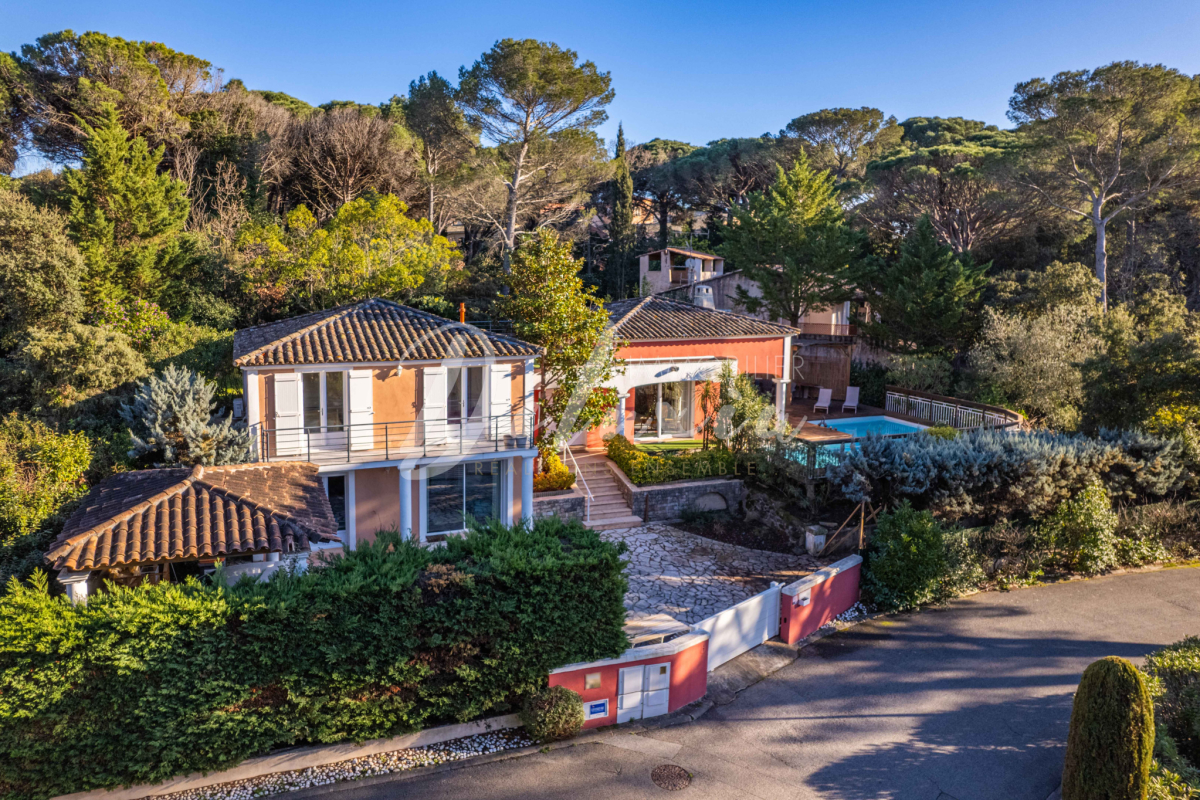 Maison de luxe à vendre à Saint-Raphaël, 995 000 €, Photo 1