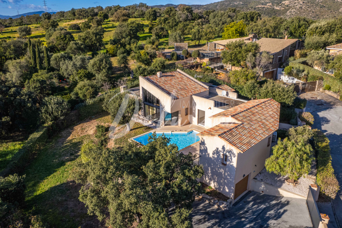 Maison de luxe à vendre à Saint-Raphaël, 1 090 000 €, Photo 1