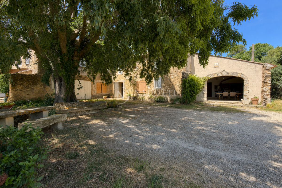 Maison de luxe à vendre à Robion, 820 000 €, Photo 1