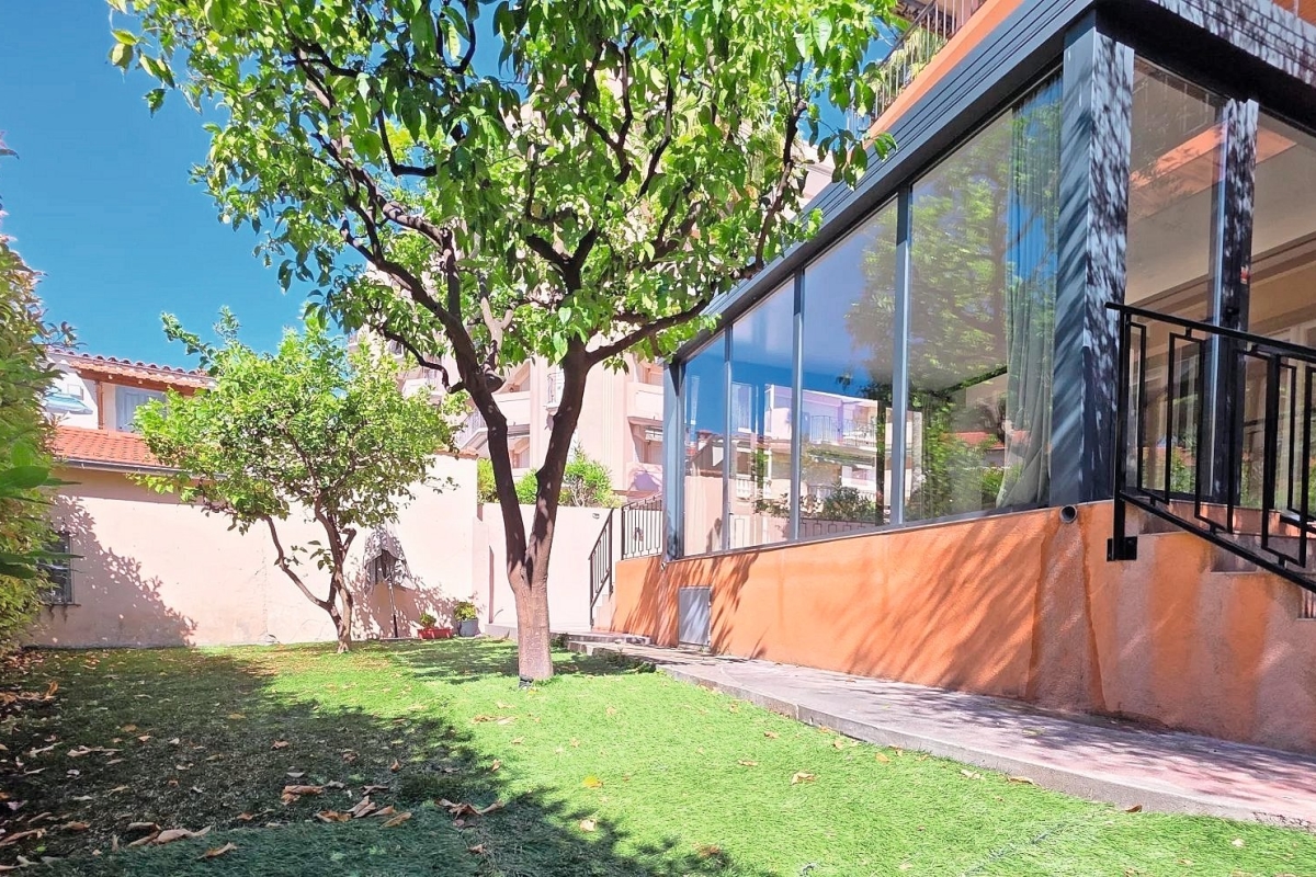 Luxury Apartment for sale in Roquebrune-Cap-Martin, 639 000 €, Photo 1