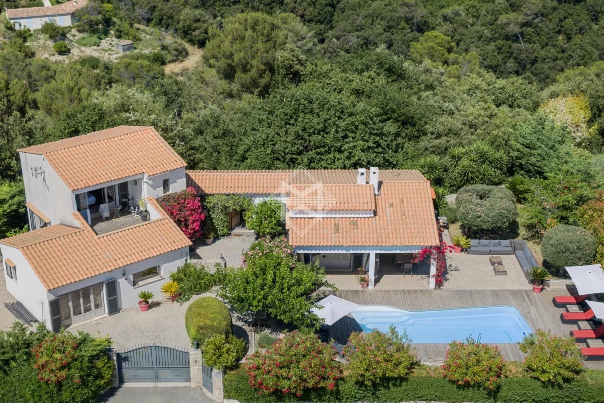 Maison de luxe à vendre à Cagnes-sur-Mer, 1 620 000 €, Photo 1