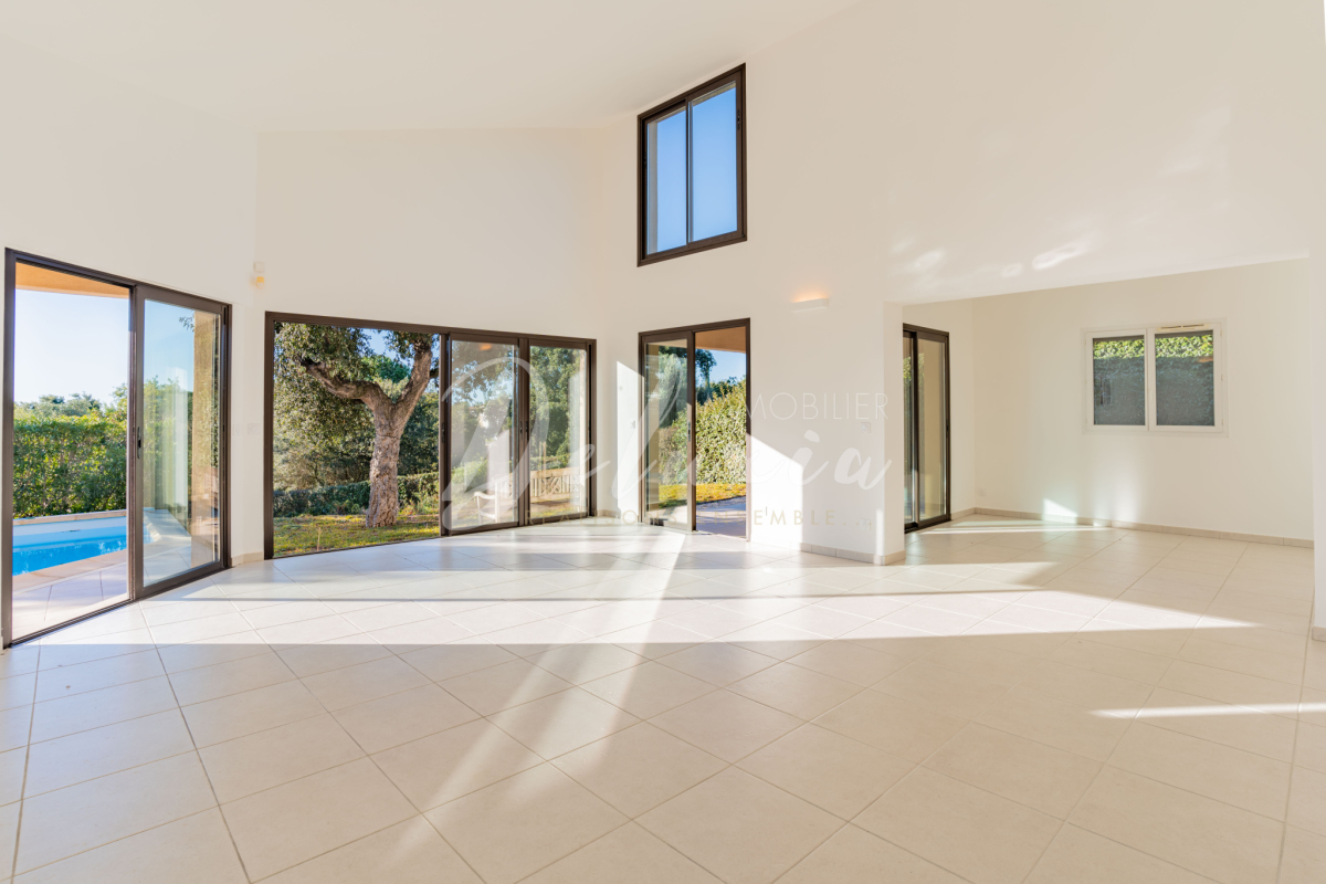 Maison de luxe à vendre à Saint-Raphaël, 1 090 000 €, Photo 2