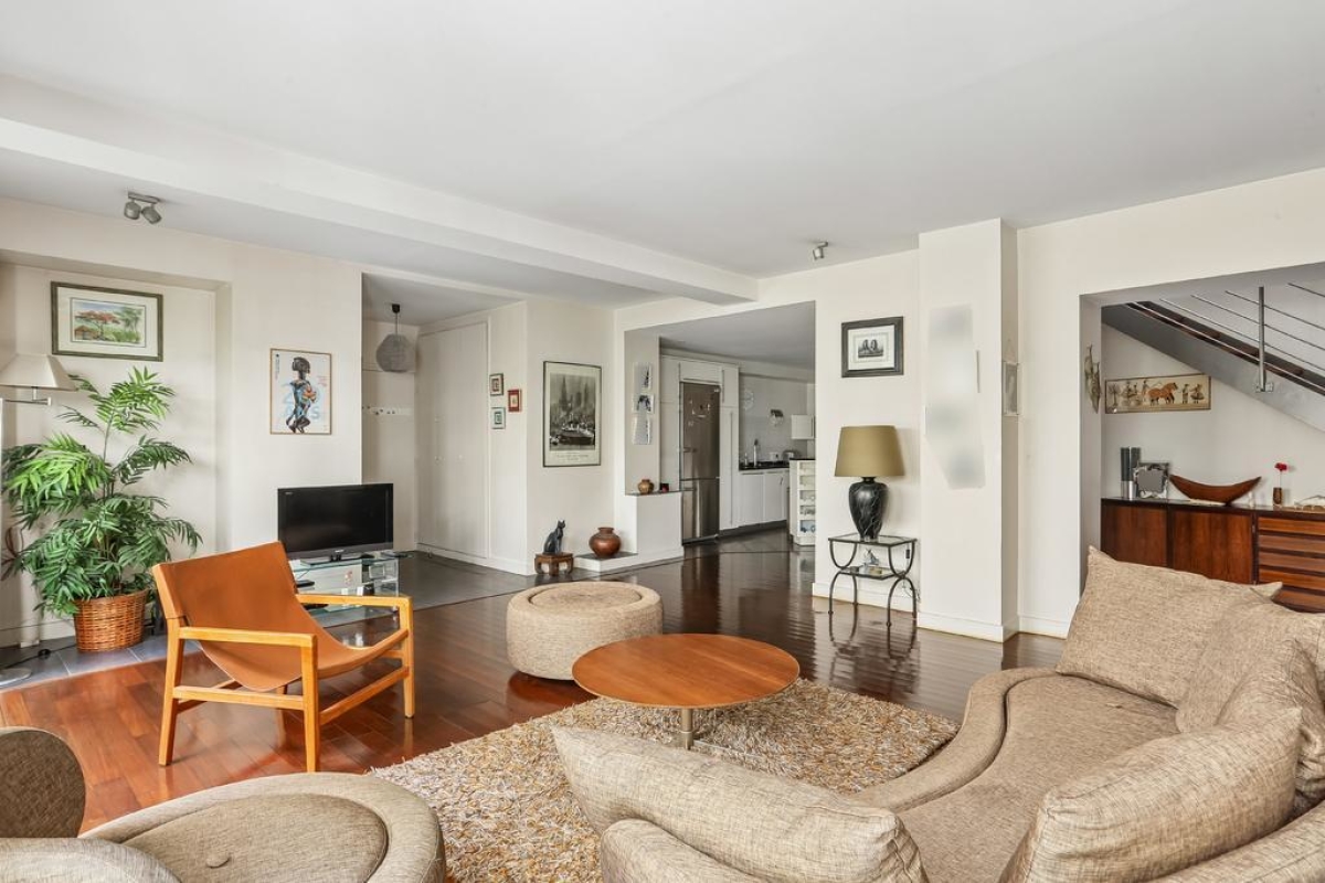 Luxury Apartment for sale in Paris 10ème, 1 750 000 €, Photo 2