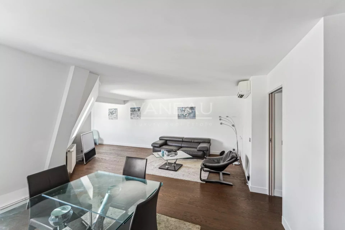 Luxury Apartment for sale in Paris 8Ème, 1 030 000 €, Photo 2