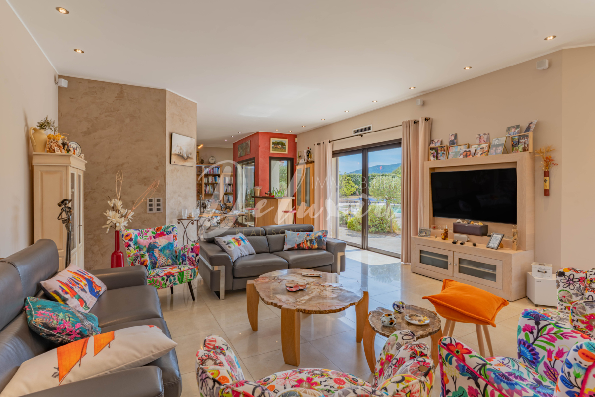 Luxury House for sale in Roquebrune-sur-Argens, 975 000 €, Photo 5