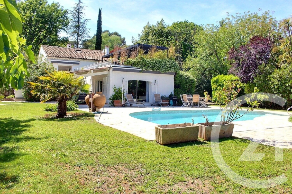 Luxury House for sale in Roquefort-les-Pins, 1 375 000 €, Photo 1
