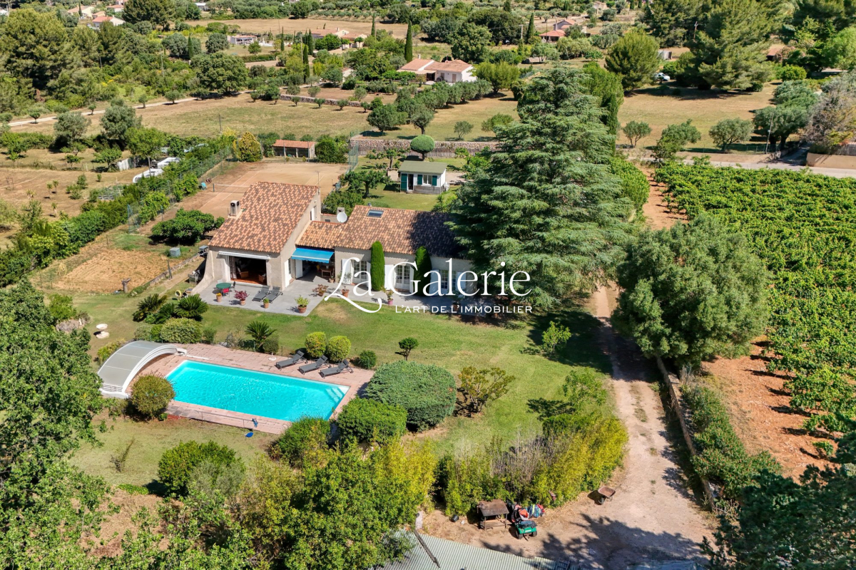 Maison de luxe à vendre à Sanary-sur-Mer, 1 560 000 €, Photo 1