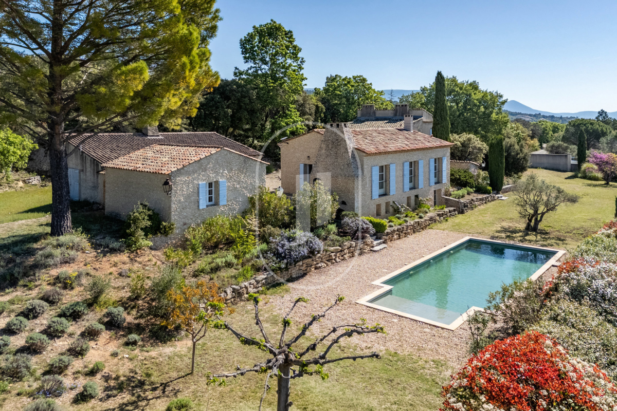 Luxury House for sale in Saint Saturnin les Apt, 1 380 000 €, Photo 1