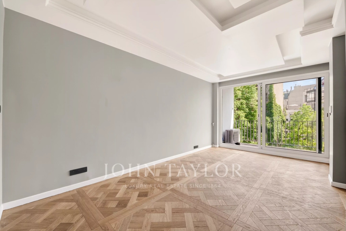 Luxury Apartment for sale in Paris 8ème, 695 000 €, Photo 1