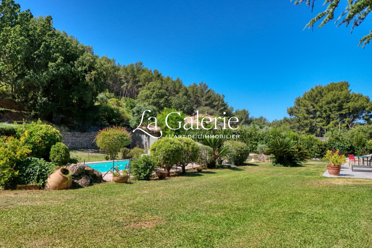 Maison de luxe à vendre à Sanary-sur-Mer, 1 560 000 €, Photo 2