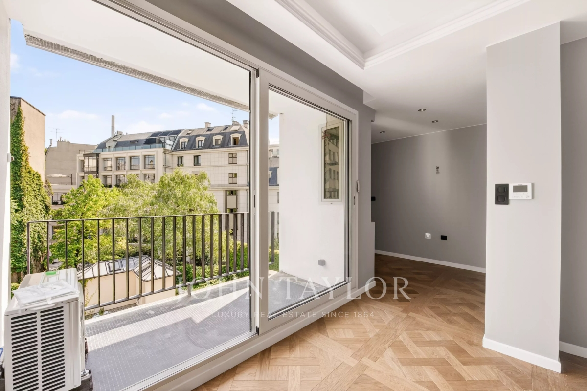 Luxury Apartment for sale in Paris 8ème, 695 000 €, Photo 2