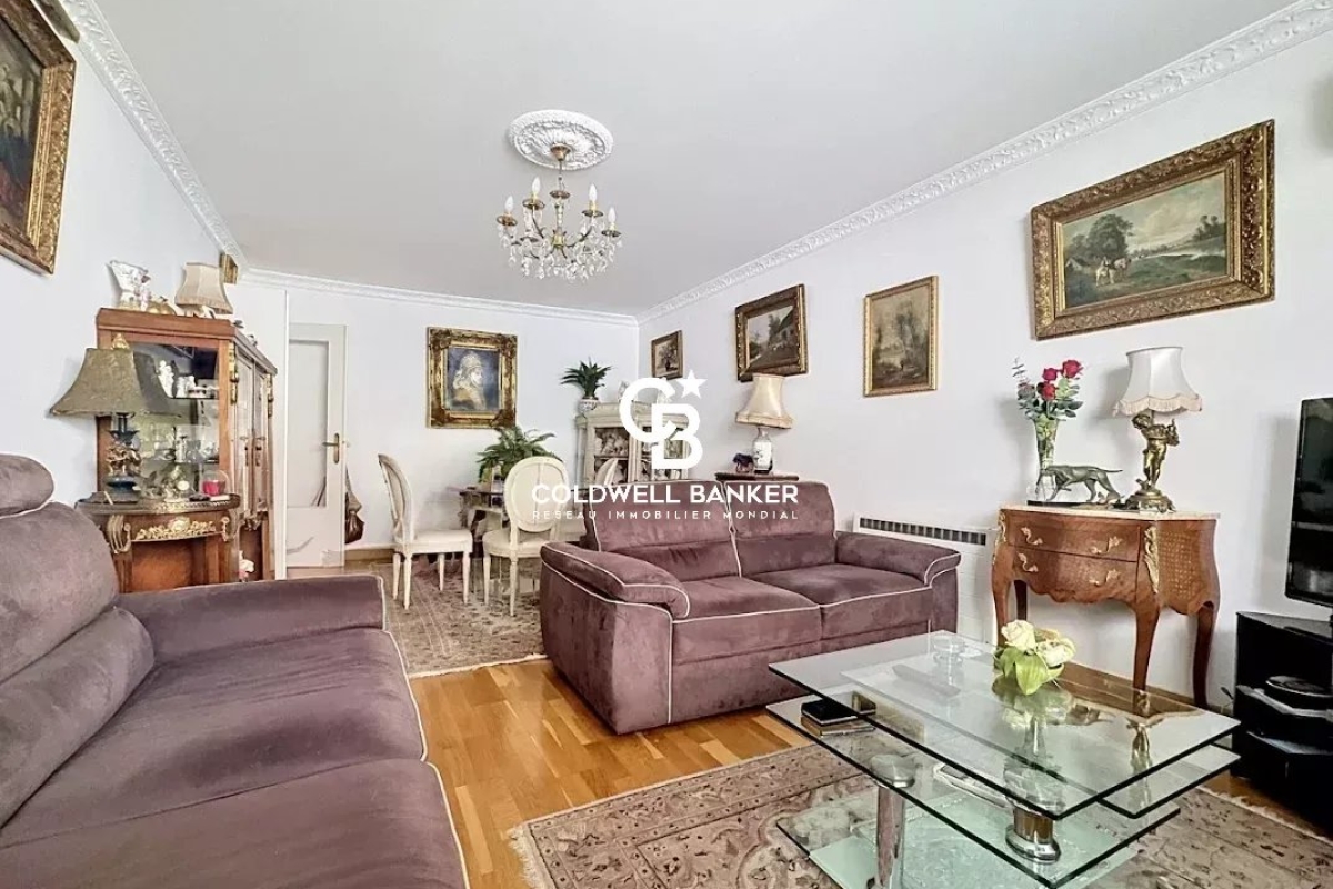Luxury Apartment for sale in Saint-Raphaël, 395 000 €, Photo 2