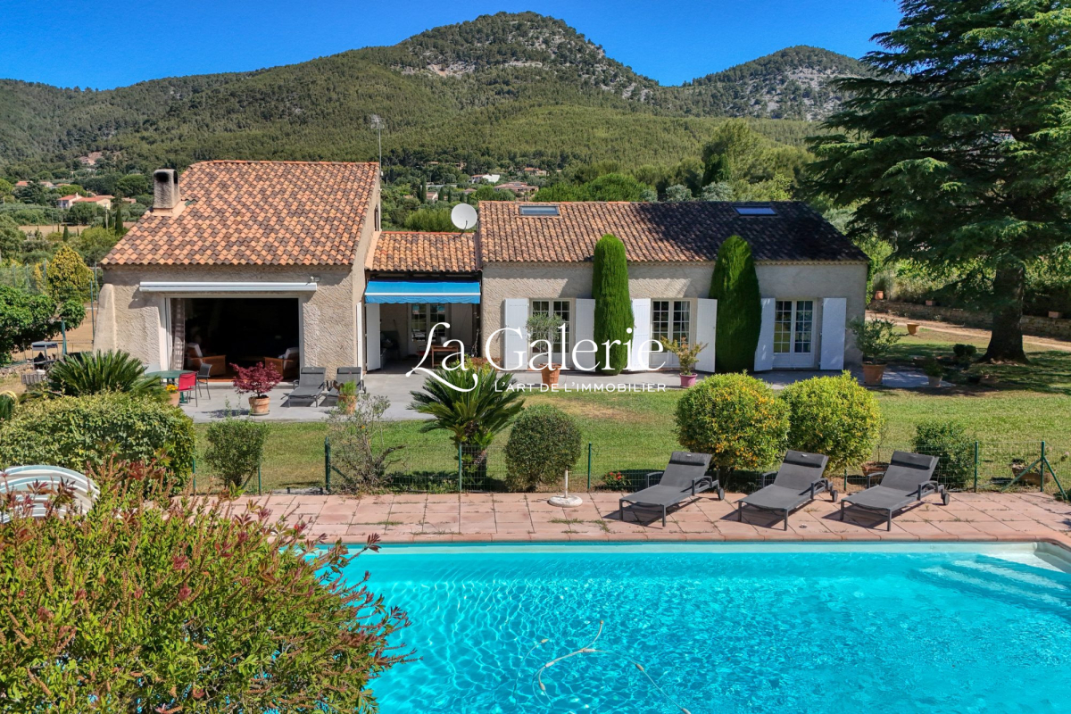 Maison de luxe à vendre à Sanary-sur-Mer, 1 560 000 €, Photo 3