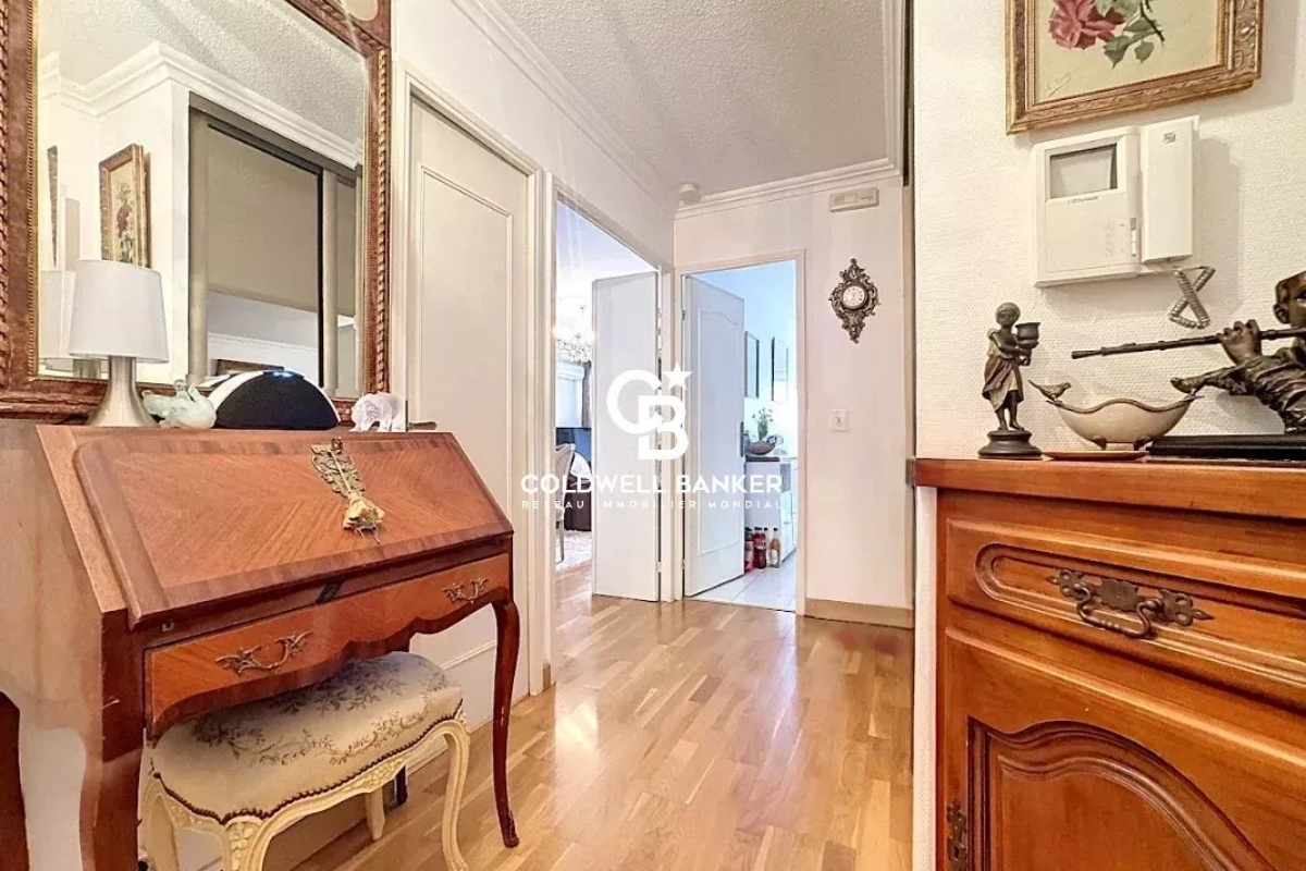 Luxury Apartment for sale in Saint-Raphaël, 395 000 €, Photo 4