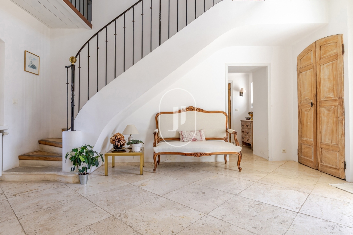 Luxury House for sale in Cucuron, 1 690 000 €, Photo 6