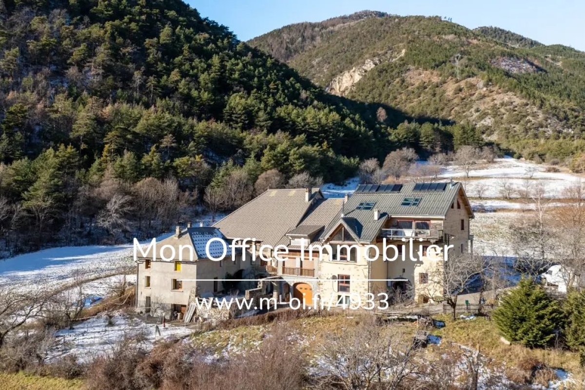 Maison de luxe à vendre à Réotier, 860 000 €, Photo 3