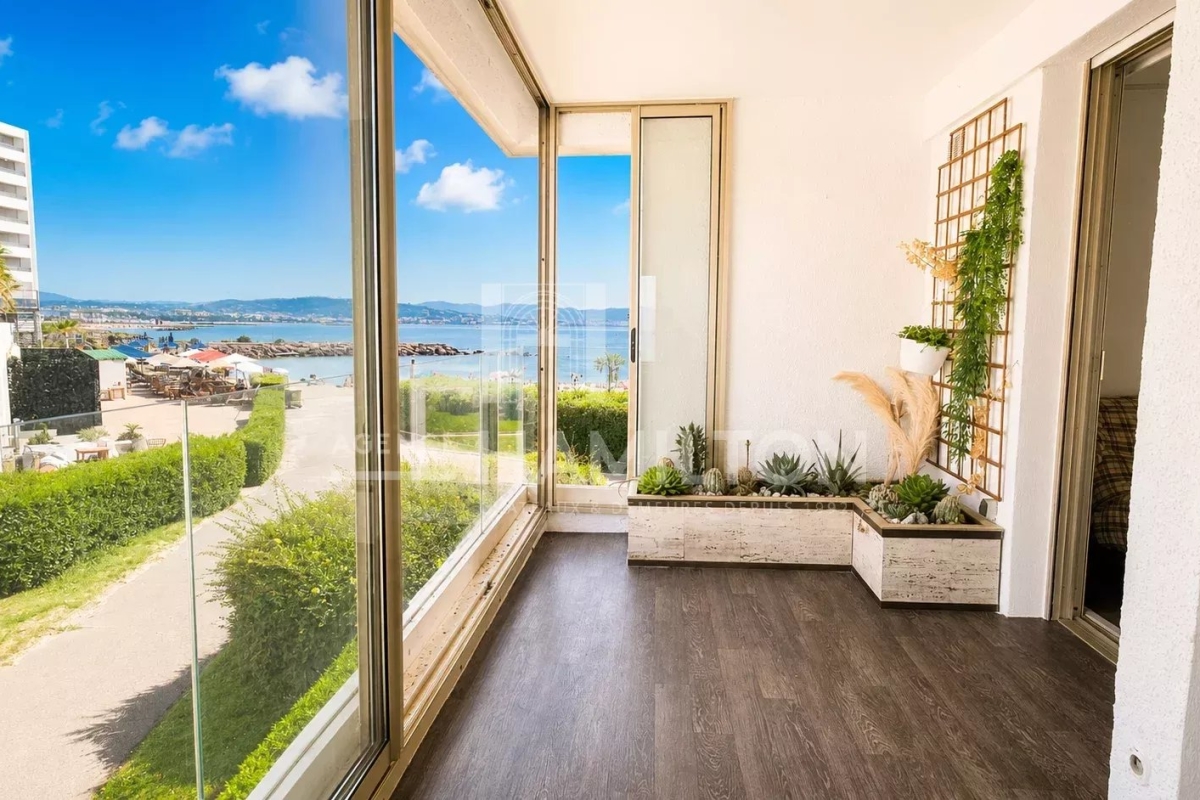 Luxury Apartment for sale in Mandelieu-la-Napoule, 675 000 €, Photo 1