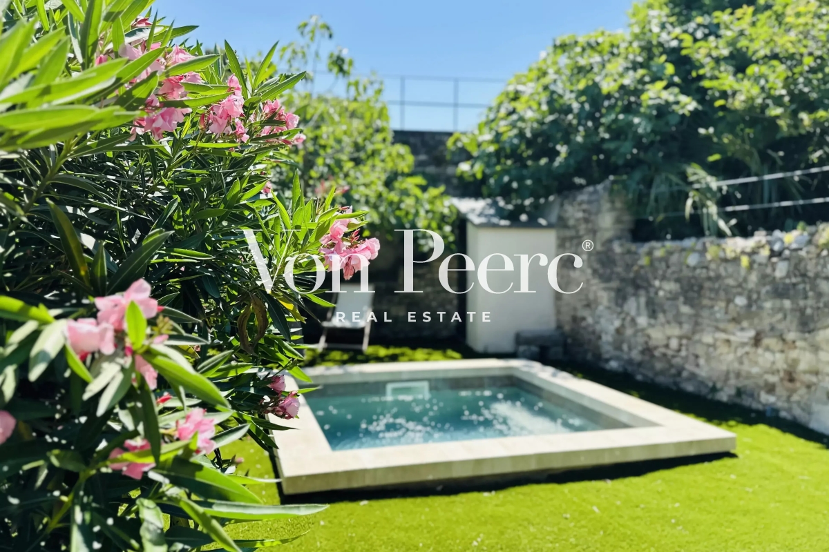 Luxury House for sale in Villeneuve-Lès-Avignon, 799 000 €, Photo 1