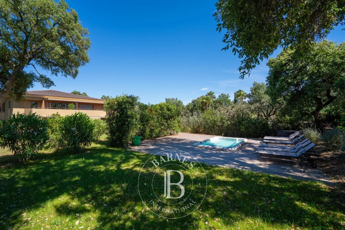 Luxury Apartment for sale in Grimaud, 998 000 €, Photo 1