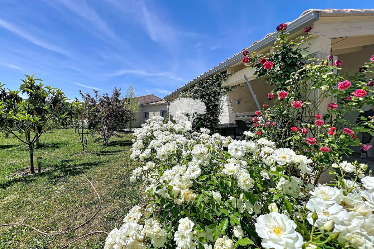 Maison de luxe à vendre à Saint Saturnin les Apt, 530 000 €, Photo 3