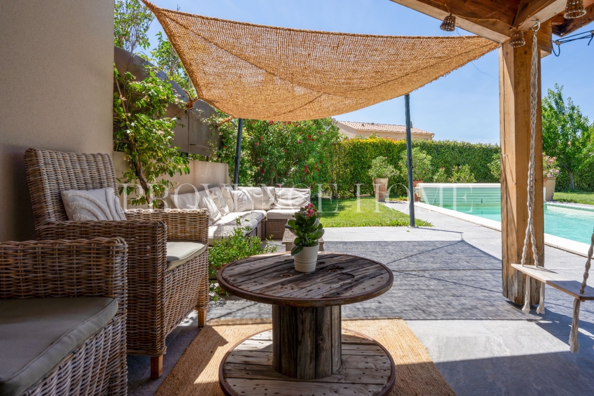 Maison de luxe à vendre à Saumane-de-Vaucluse, 895 000 €, Photo 3