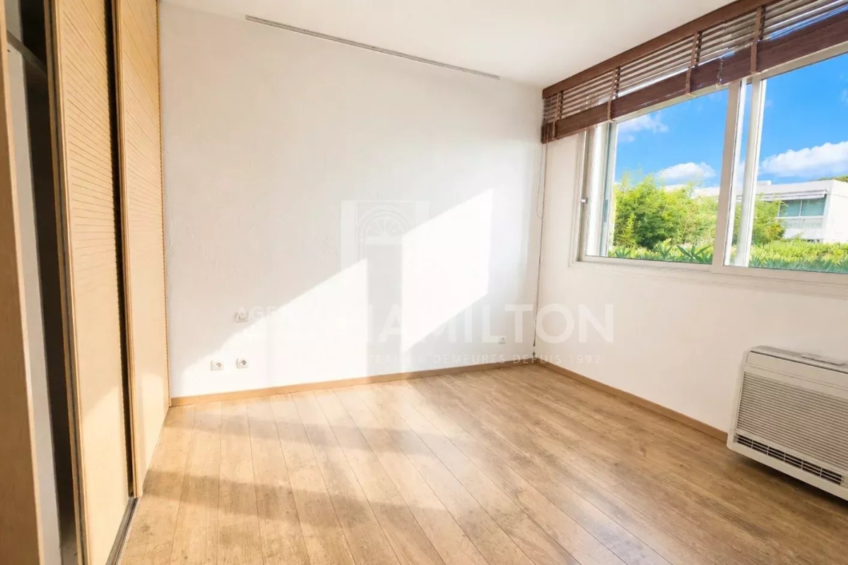 Luxury Apartment for sale in Mandelieu-la-Napoule, 675 000 €, Photo 4