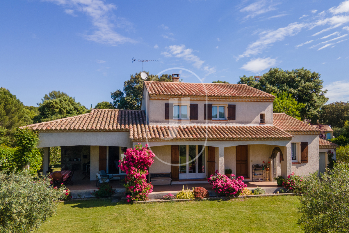 Luxury House for sale in Saint-Quentin-la-Poterie, 695 000 €, Photo 1