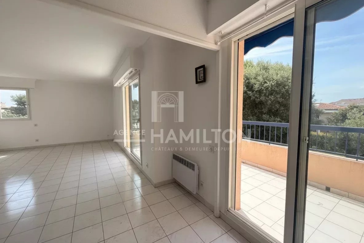 Luxury Apartment for sale in Antibes, 568 000 €, Photo 2