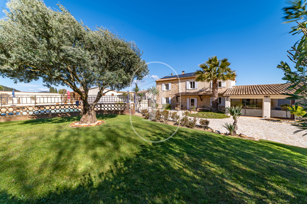 Maison de luxe à vendre à Uzès, 575 000 €, Photo 2