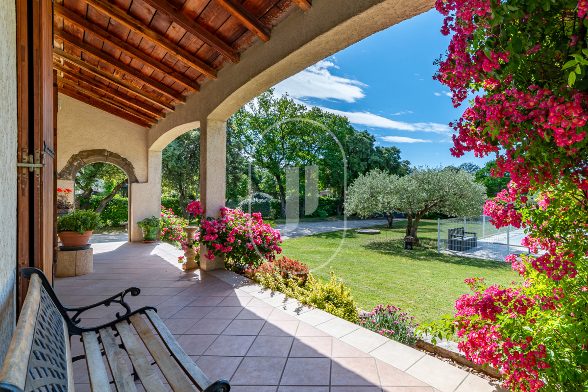 Luxury House for sale in Saint-Quentin-la-Poterie, 695 000 €, Photo 2