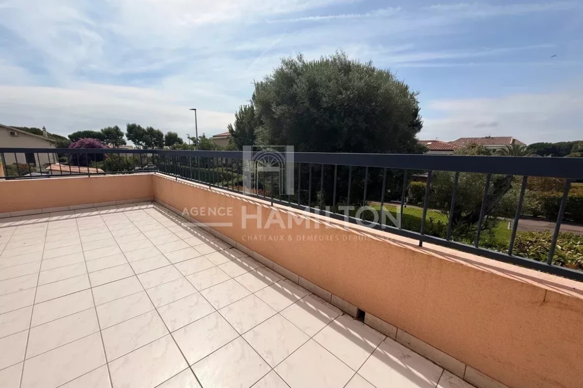 Luxury Apartment for sale in Antibes, 568 000 €, Photo 3