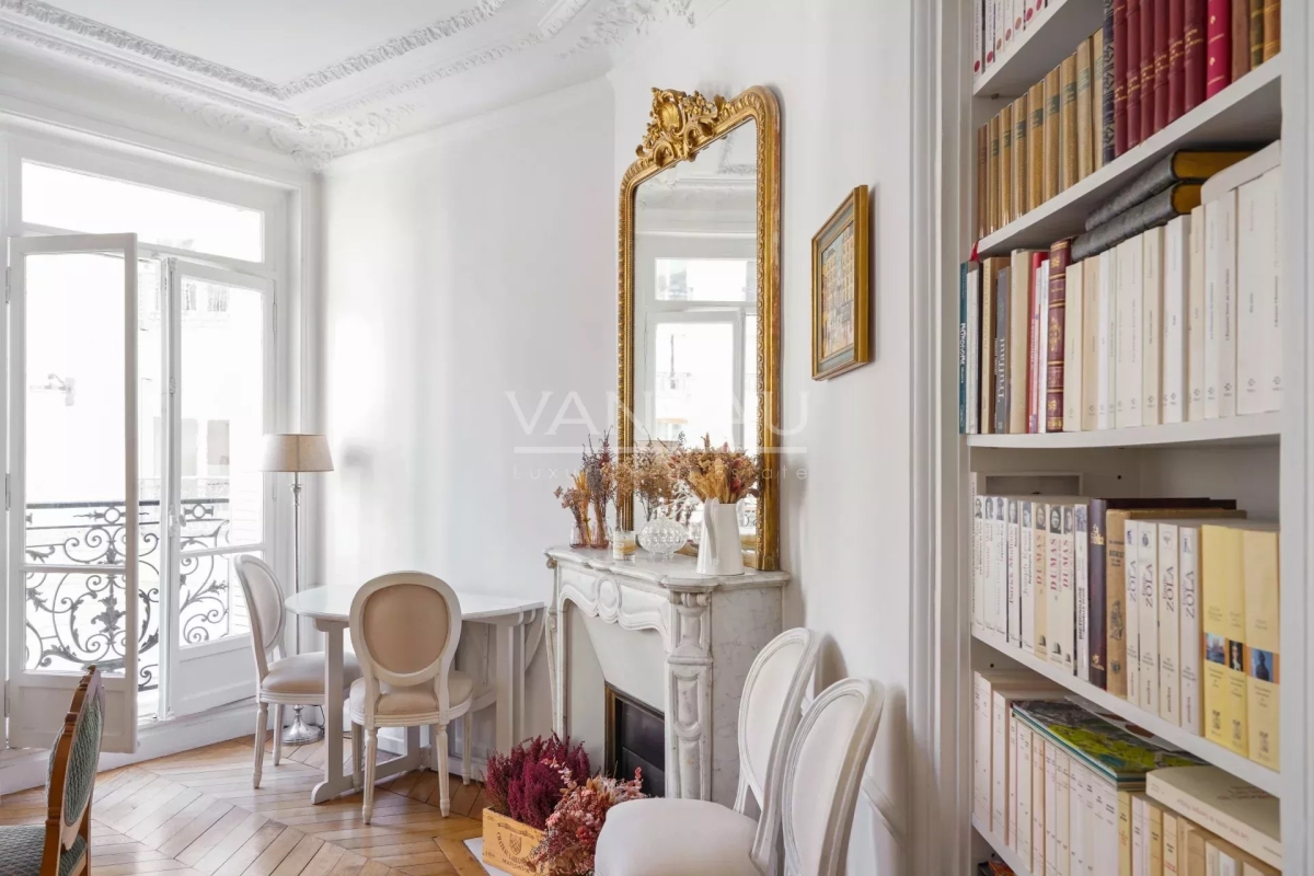 Luxury Apartment for sale in Paris 16Ème, 915 000 €, Photo 2