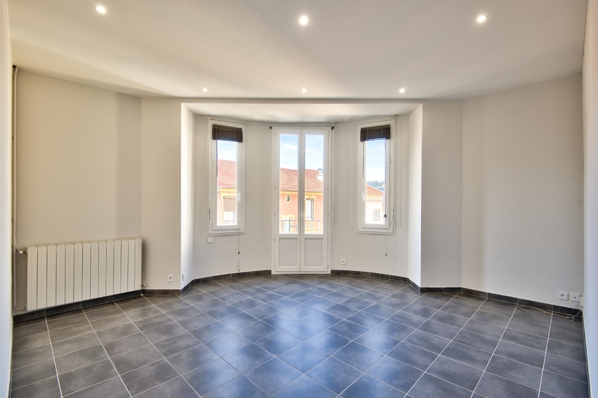 Luxury Apartment for sale in Nice, 250 000 €, Photo 1