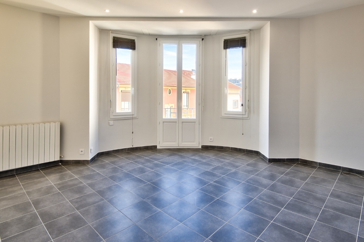 Luxury Apartment for sale in Nice, 250 000 €, Photo 2