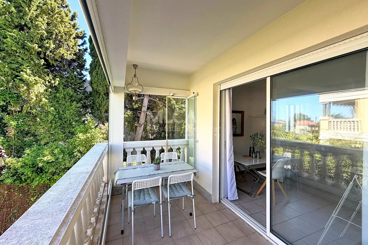 Luxury Apartment for sale in Antibes, 372 000 €, Photo 2